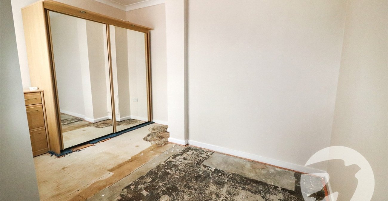 2 bedroom bungalow for sale in Crayford | Robinson Jackson