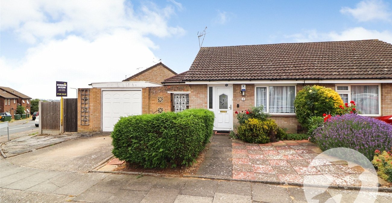 2 bedroom bungalow for sale in Crayford | Robinson Jackson