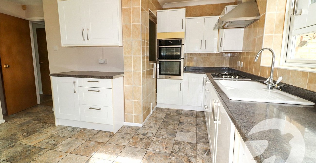 2 bedroom bungalow for sale in Crayford | Robinson Jackson