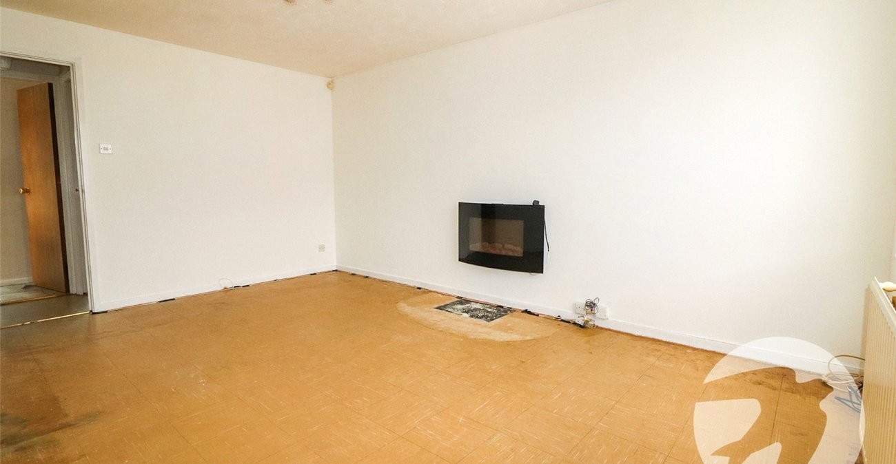 2 bedroom bungalow for sale in Crayford | Robinson Jackson