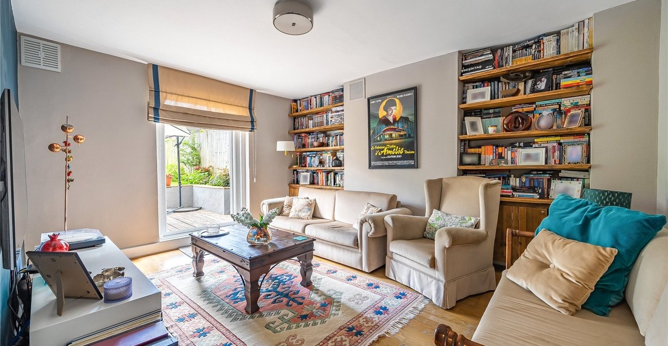 3 bedroom property for sale in London | Robinson Jackson