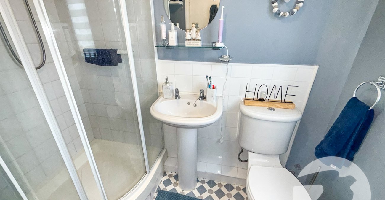 1 bedroom property for sale in Eltham | Robinson Jackson