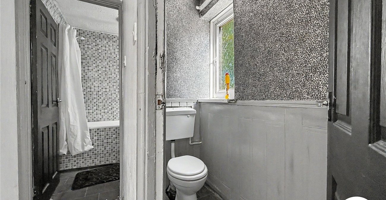 2 bedroom house for sale in Walderslade | Robinson Michael & Jackson