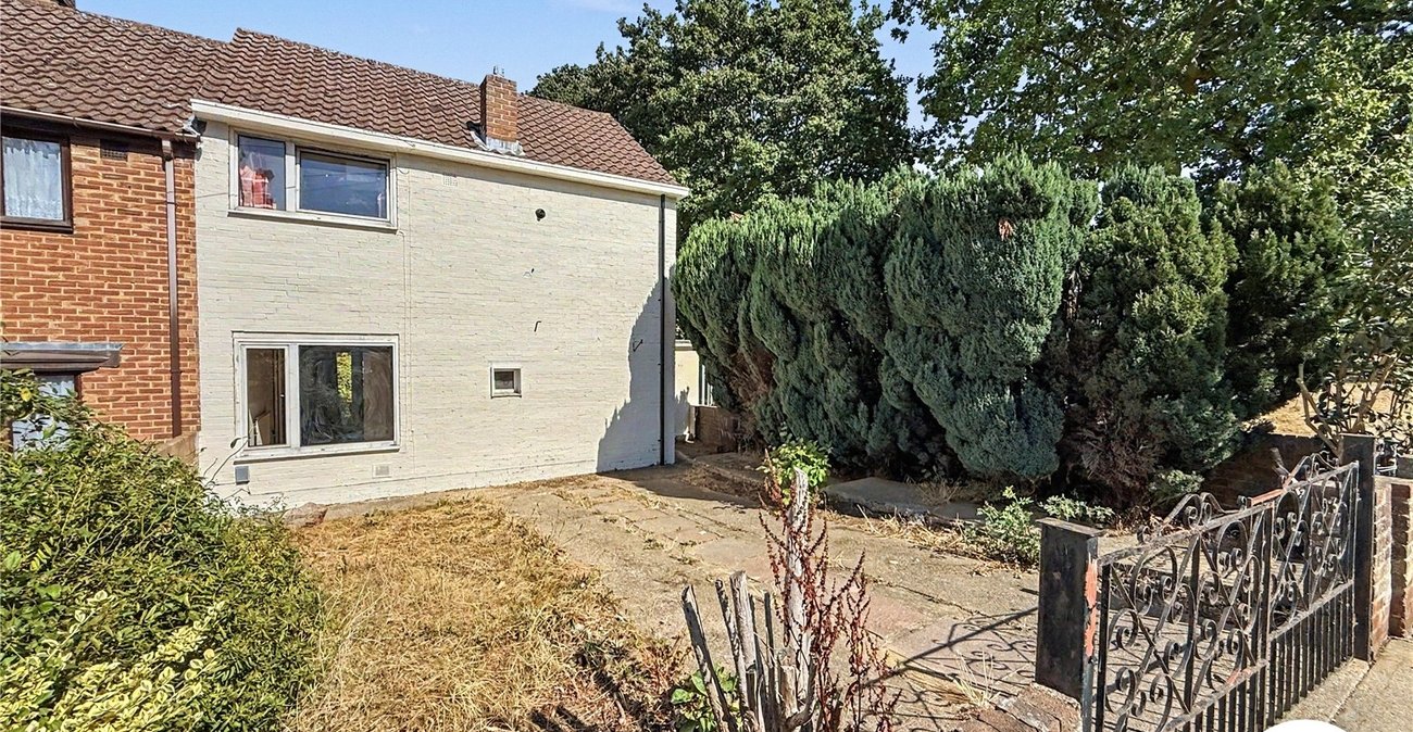 2 bedroom house for sale in Walderslade | Robinson Michael & Jackson