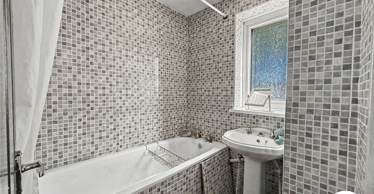2 bedroom house for sale in Walderslade | Robinson Michael & Jackson