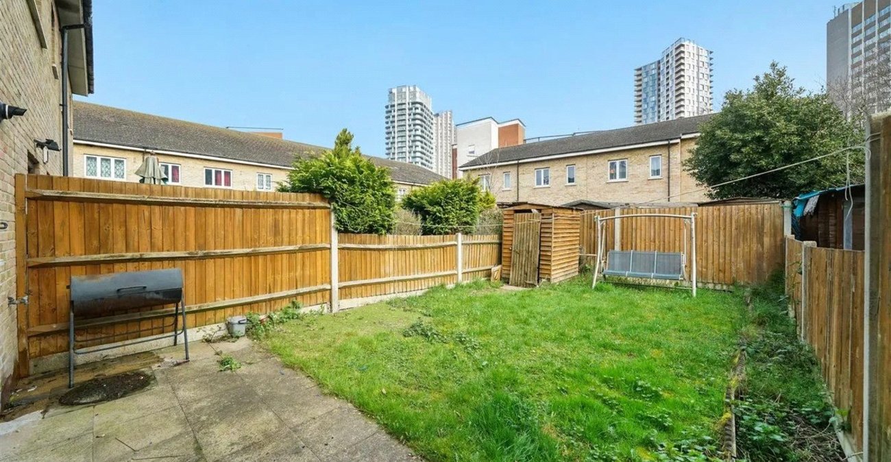 3 bedroom house for sale in London | Robinson Jackson