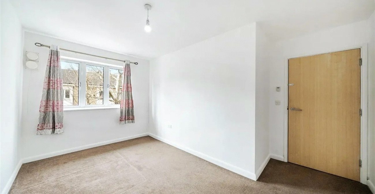 3 bedroom house for sale in London | Robinson Jackson