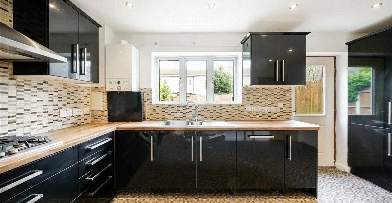 3 bedroom house for sale in London | Robinson Jackson