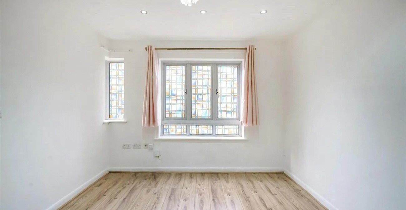 3 bedroom house for sale in London | Robinson Jackson
