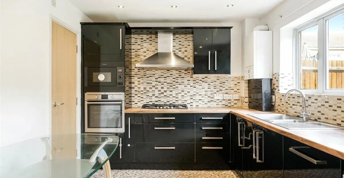 3 bedroom house for sale in London | Robinson Jackson