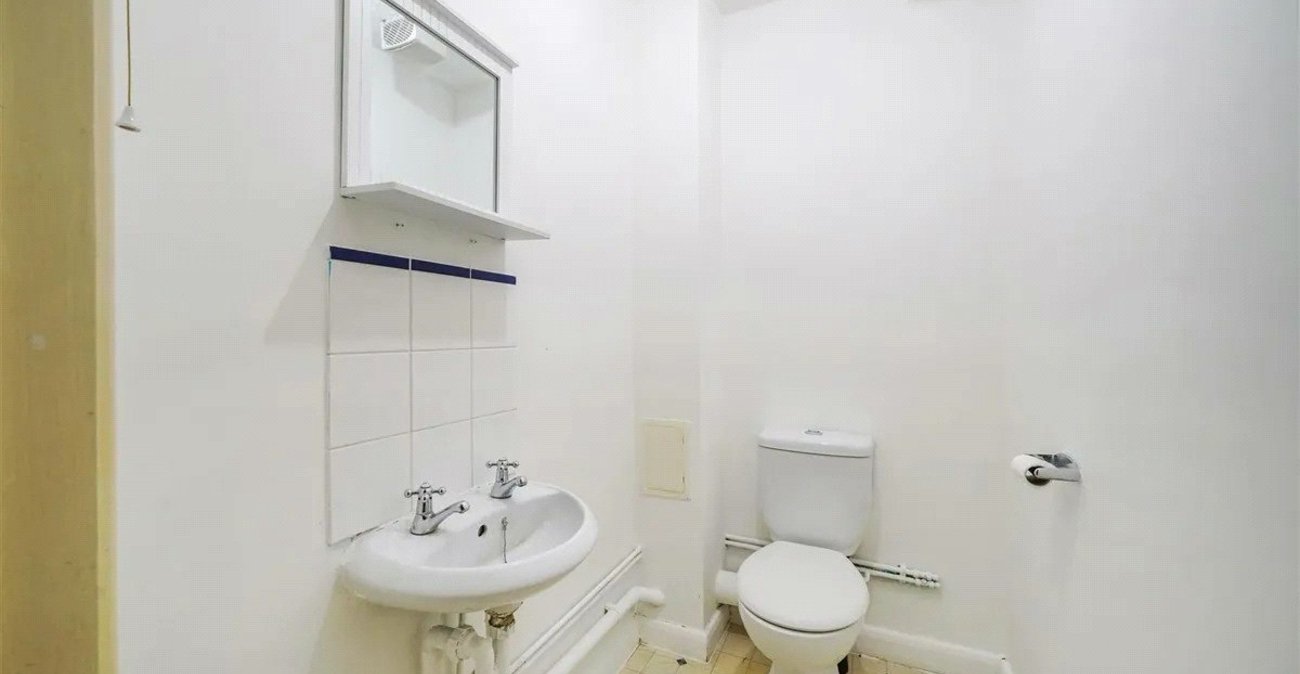 3 bedroom house for sale in London | Robinson Jackson