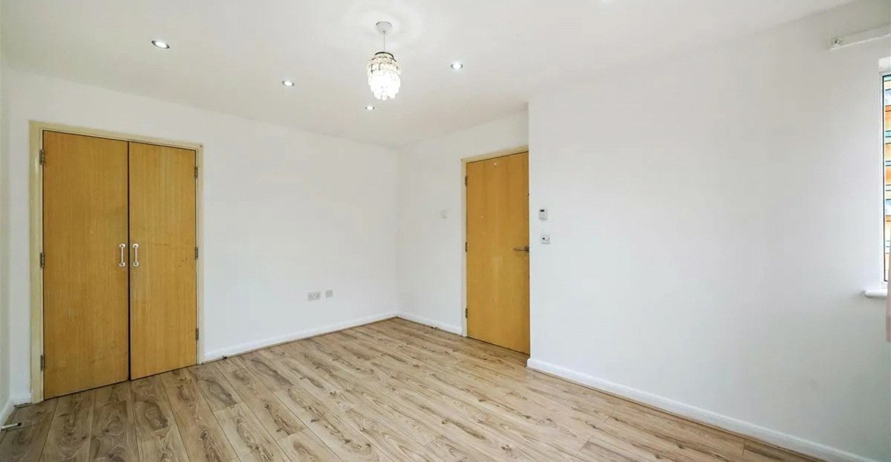 3 bedroom house for sale in London | Robinson Jackson