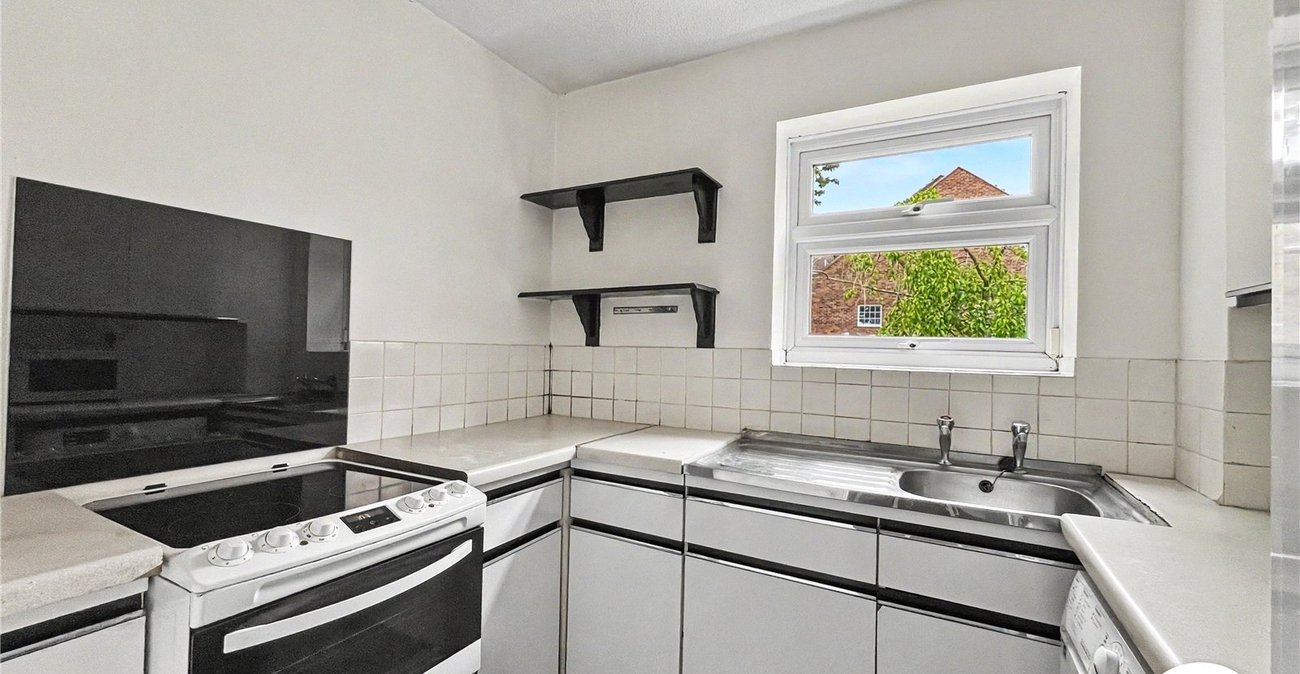 1 bedroom house for sale in Lordswood | Robinson Michael & Jackson