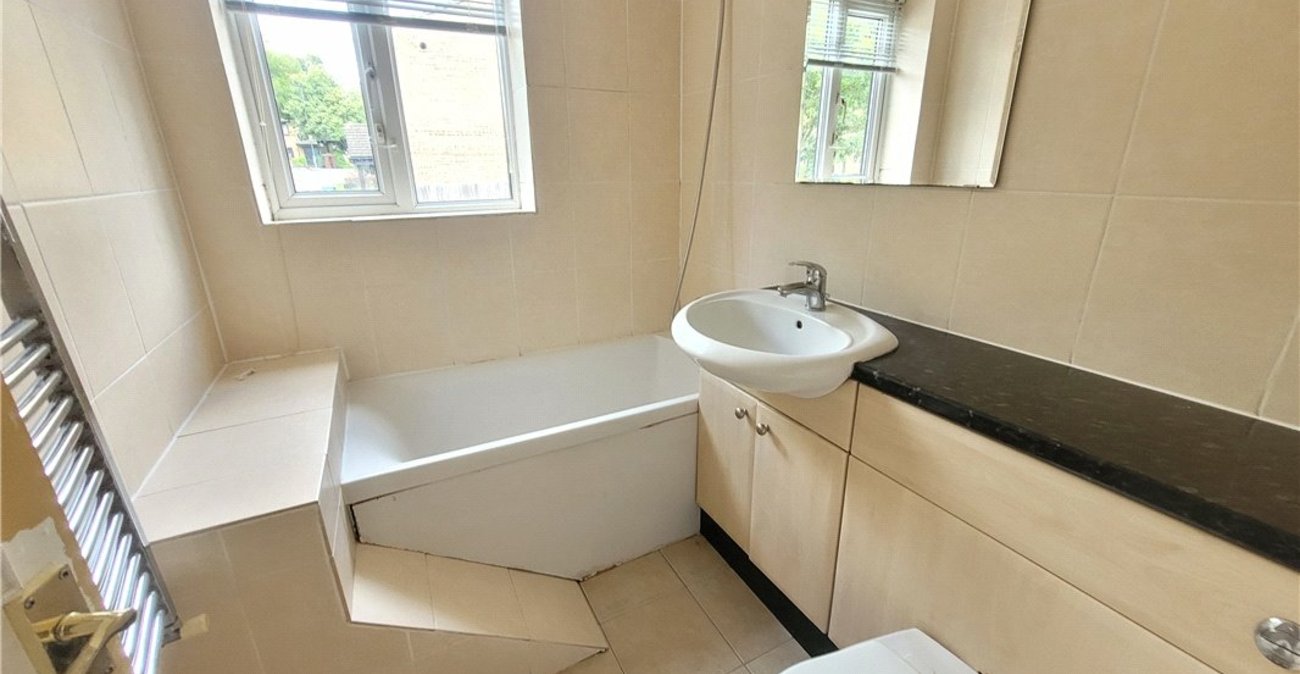 2 bedroom house for sale in Orpington | Robinson Jackson