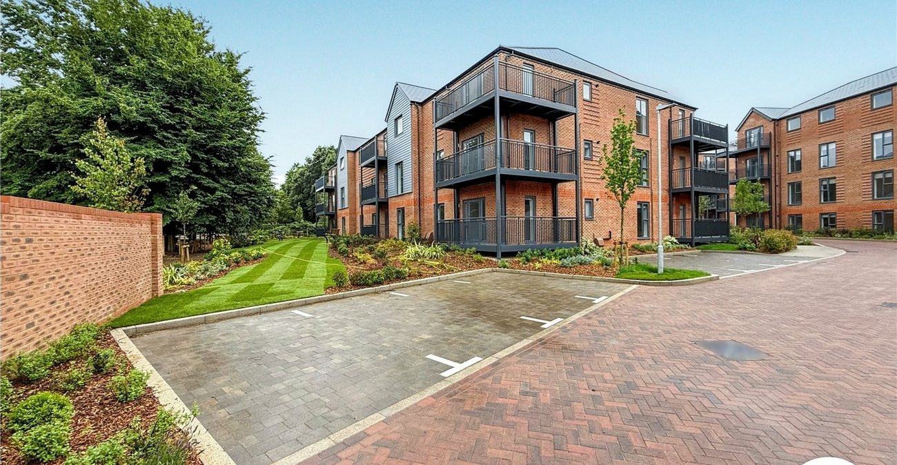 2 bedroom property to rent in Kings Hill | Robinson Michael & Jackson