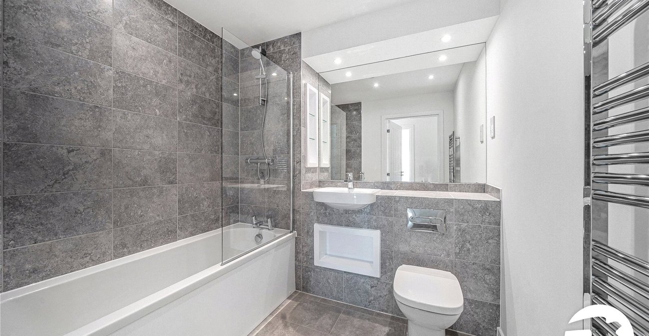 2 bedroom property to rent in Kings Hill | Robinson Michael & Jackson