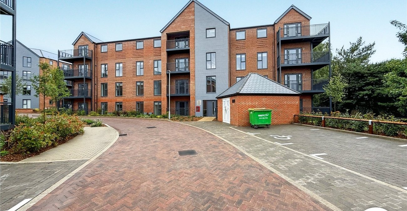 2 bedroom property to rent in Kings Hill | Robinson Michael & Jackson