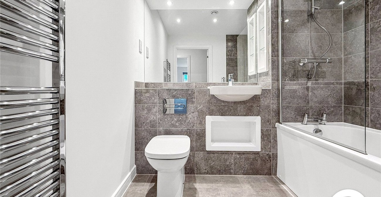 2 bedroom property to rent in Kings Hill | Robinson Michael & Jackson