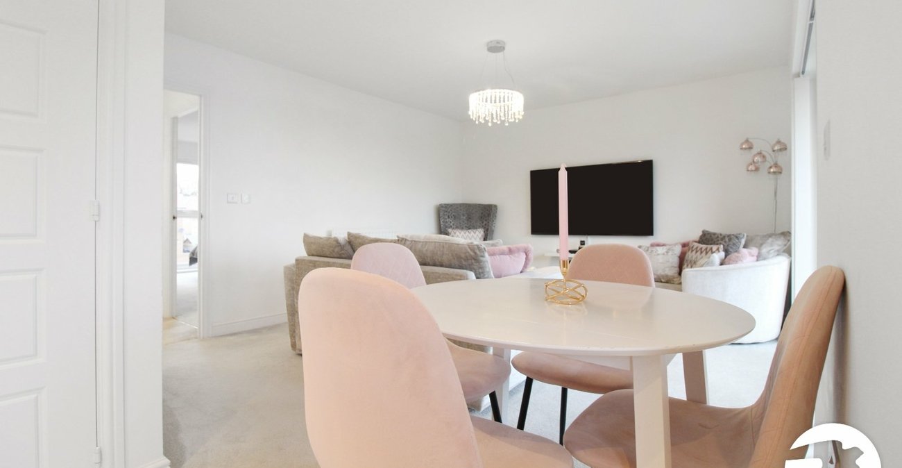 2 bedroom property to rent in Weldon | Robinson Michael & Jackson