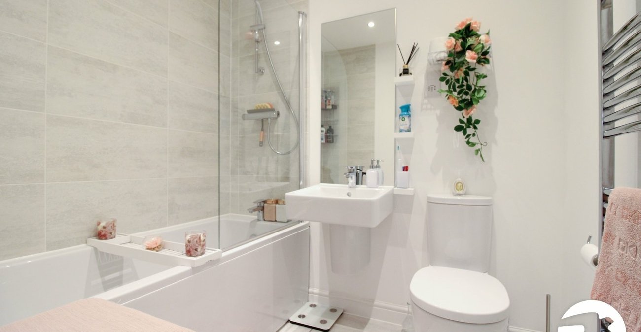 2 bedroom property to rent in Weldon | Robinson Michael & Jackson