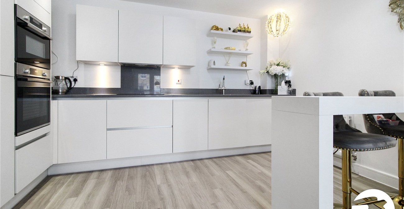 2 bedroom property to rent in Weldon | Robinson Michael & Jackson