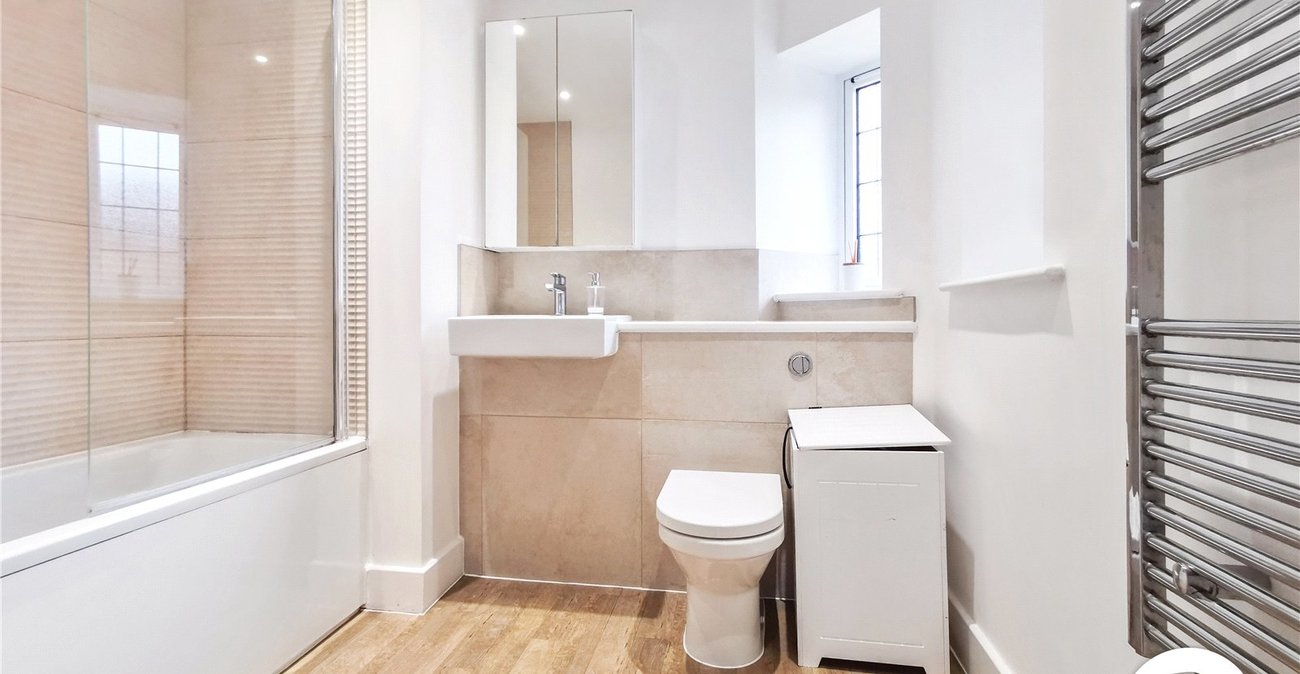 2 bedroom property to rent in Orpington | Robinson Jackson