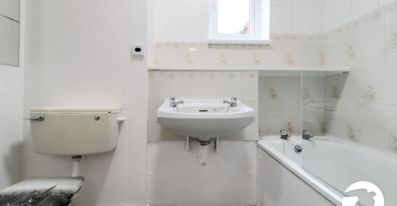 2 bedroom property to rent in Sydenham | Robinson Jackson