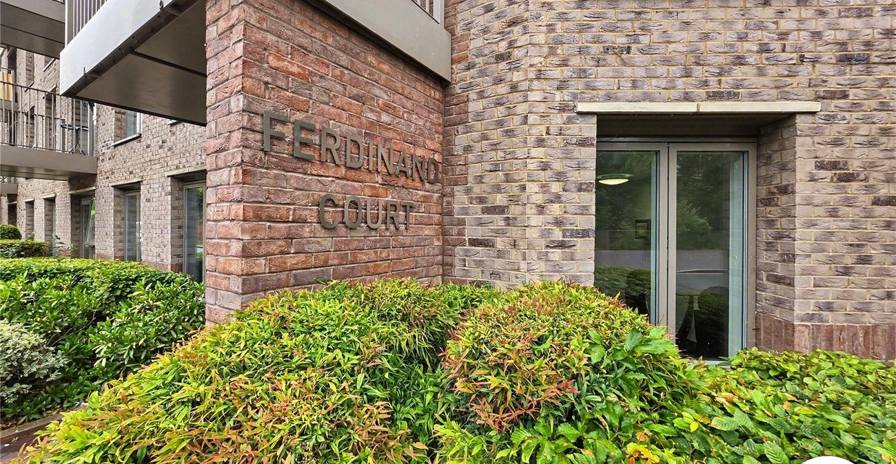 2 bedroom property to rent in London | Robinson Jackson