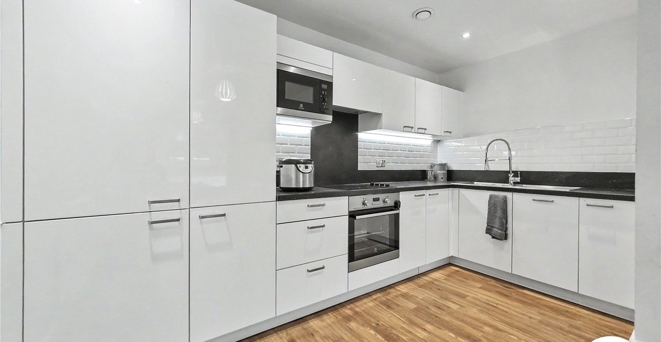 2 bedroom property to rent in London | Robinson Jackson