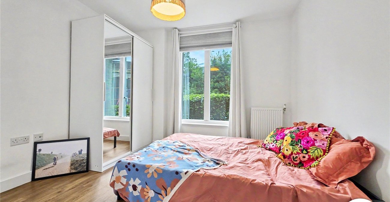 2 bedroom property to rent in London | Robinson Jackson