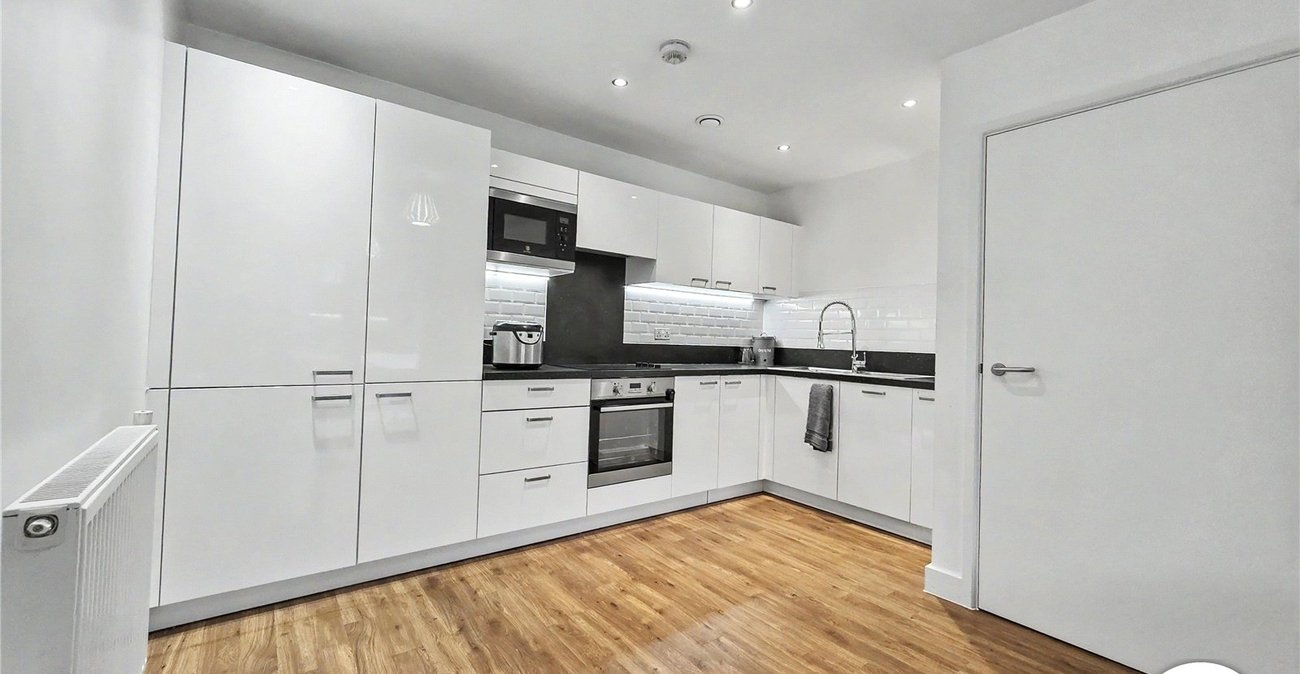 2 bedroom property to rent in London | Robinson Jackson