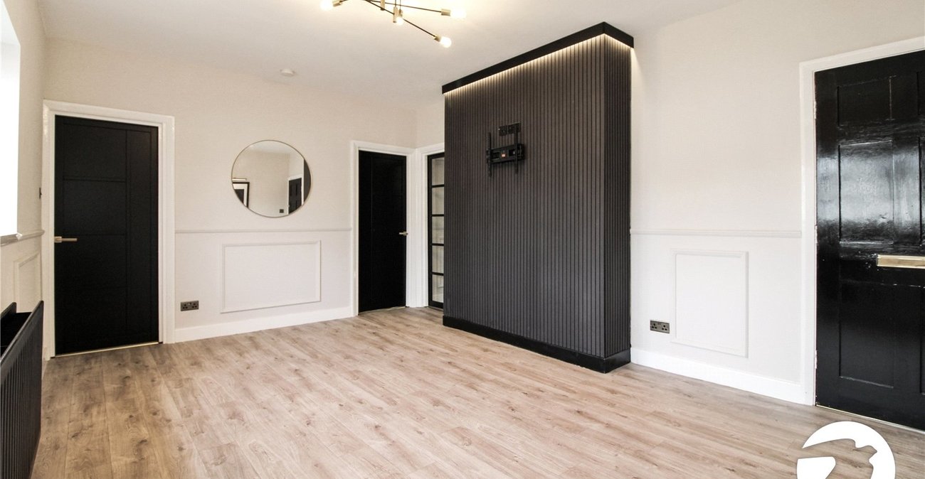 2 bedroom property to rent in London | Robinson Jackson