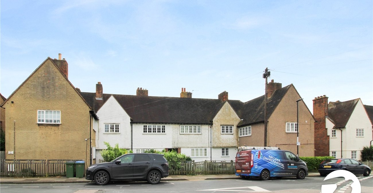 2 bedroom property to rent in London | Robinson Jackson