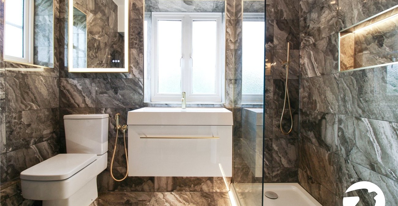 2 bedroom property to rent in London | Robinson Jackson