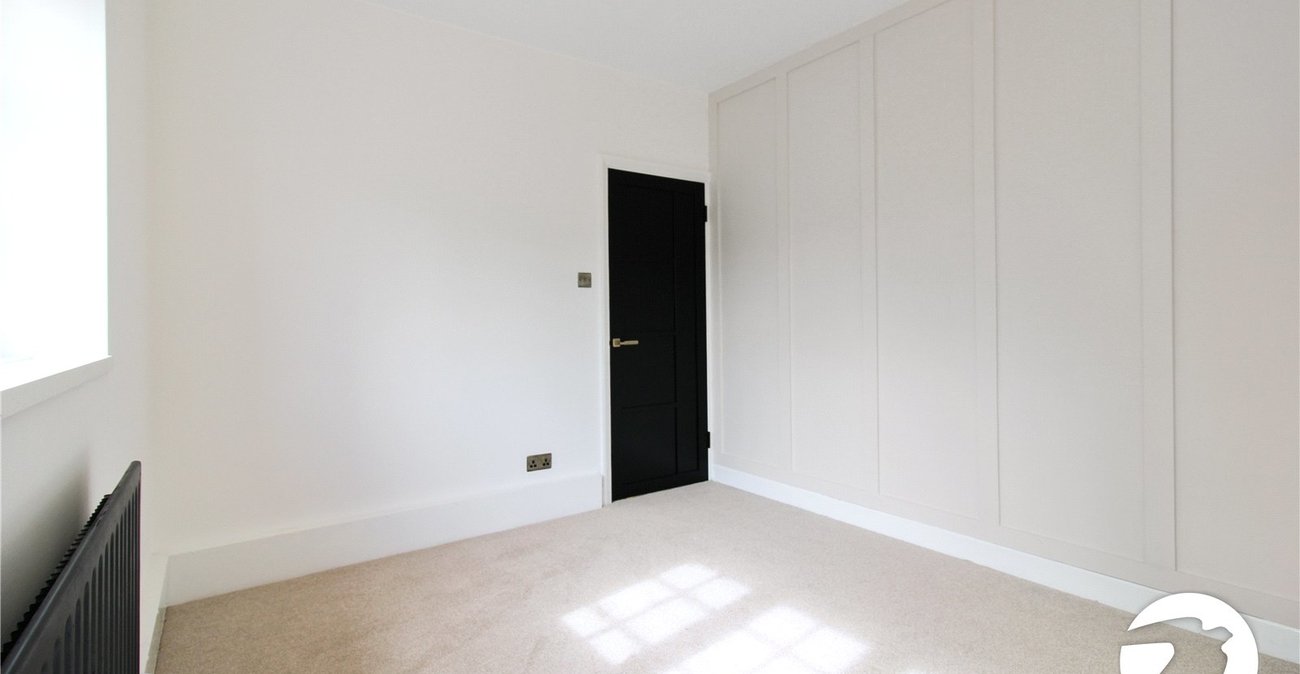 2 bedroom property to rent in London | Robinson Jackson