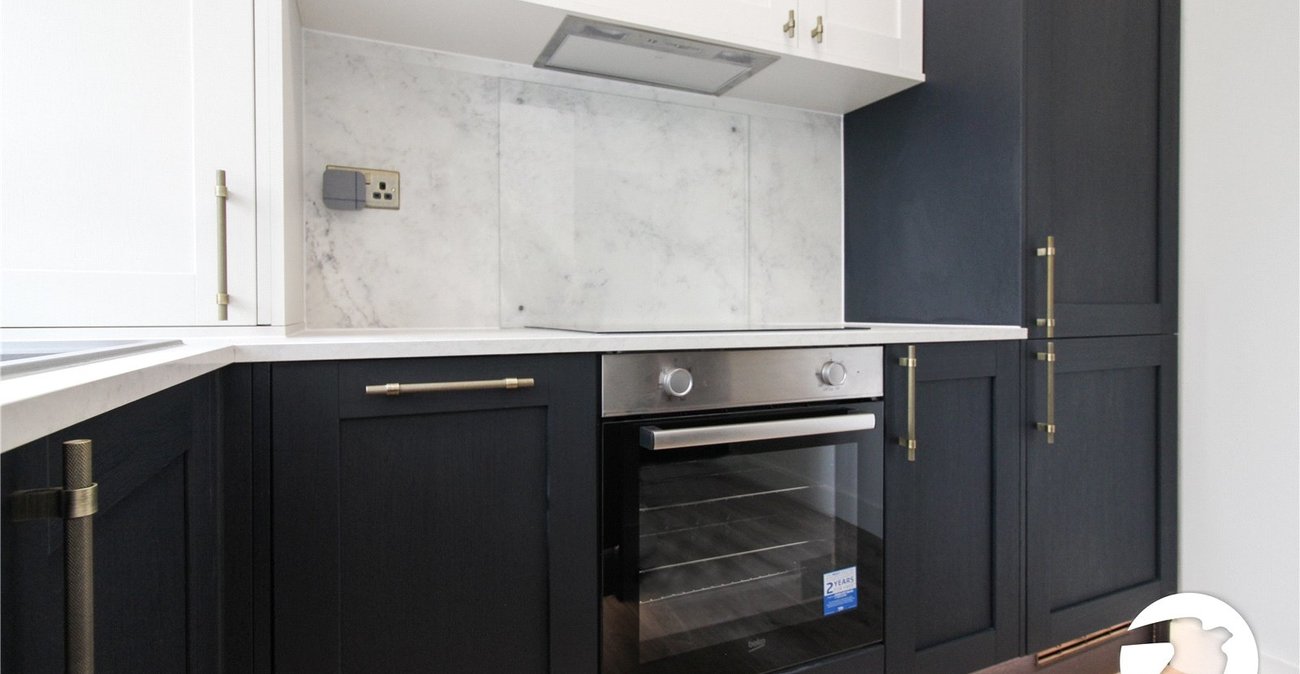 2 bedroom property to rent in London | Robinson Jackson