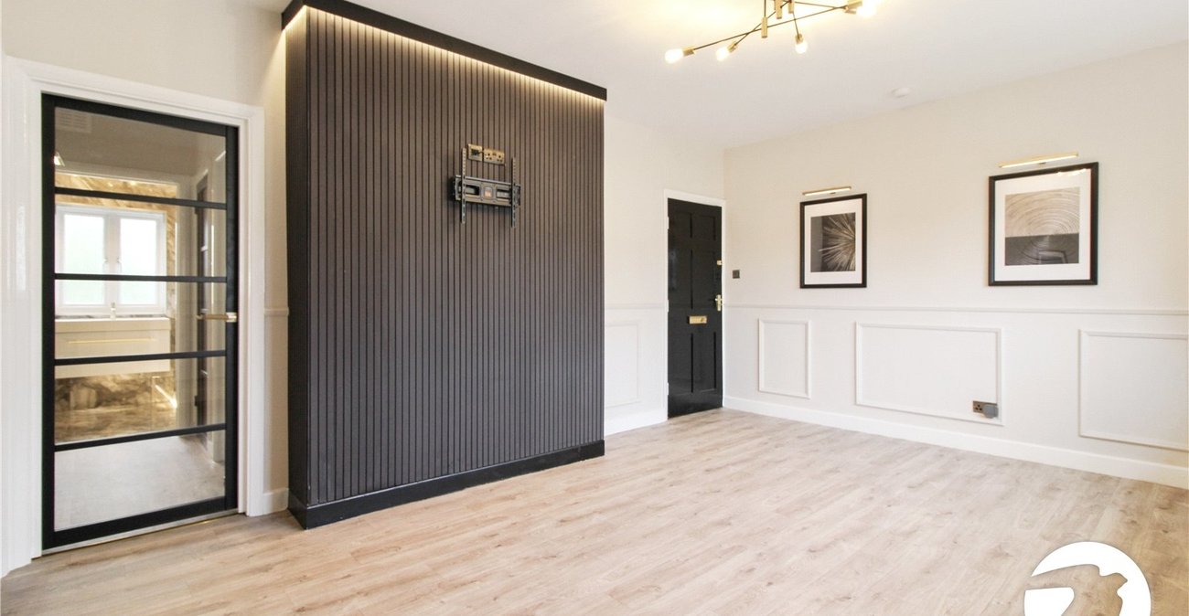 2 bedroom property to rent in London | Robinson Jackson