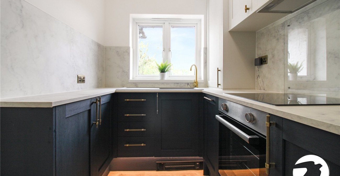 2 bedroom property to rent in London | Robinson Jackson