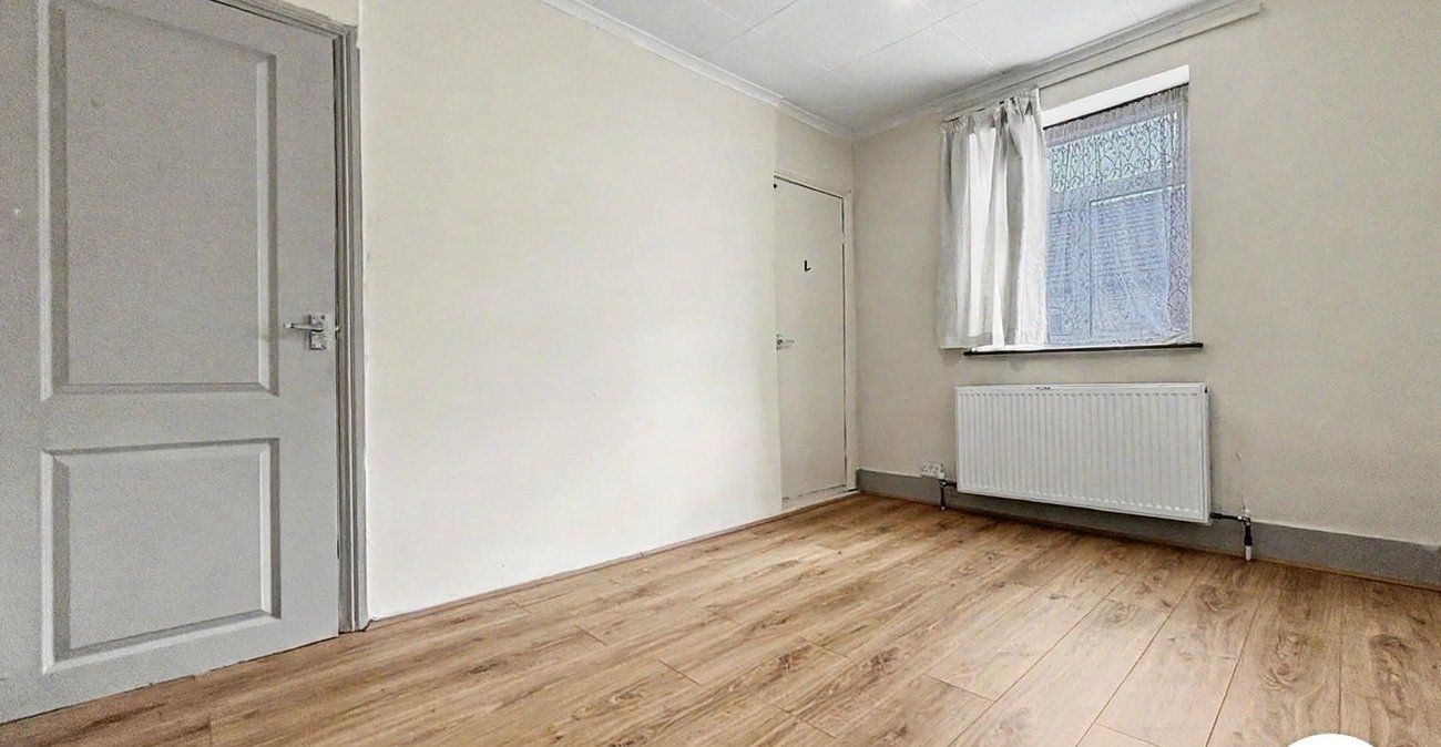 2 bedroom house to rent in Chatham | Robinson Michael & Jackson