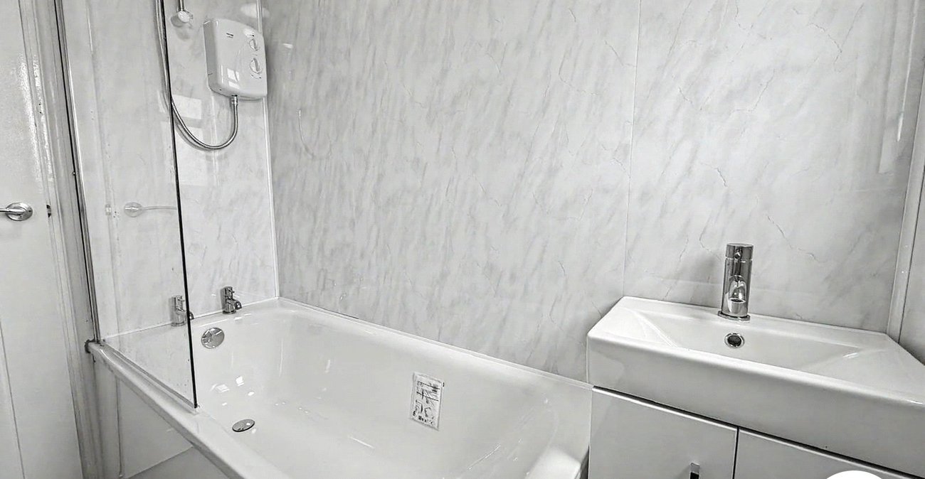 2 bedroom house to rent in Chatham | Robinson Michael & Jackson