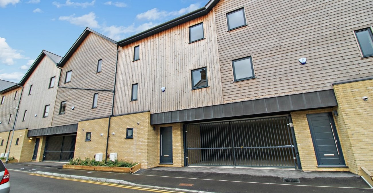 2 bedroom property to rent in Gravesend | Robinson Michael & Jackson