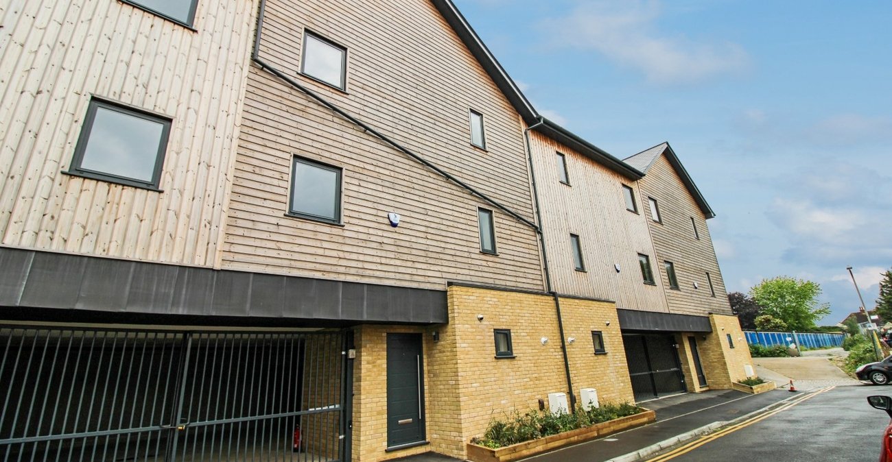 2 bedroom property to rent in Gravesend | Robinson Michael & Jackson