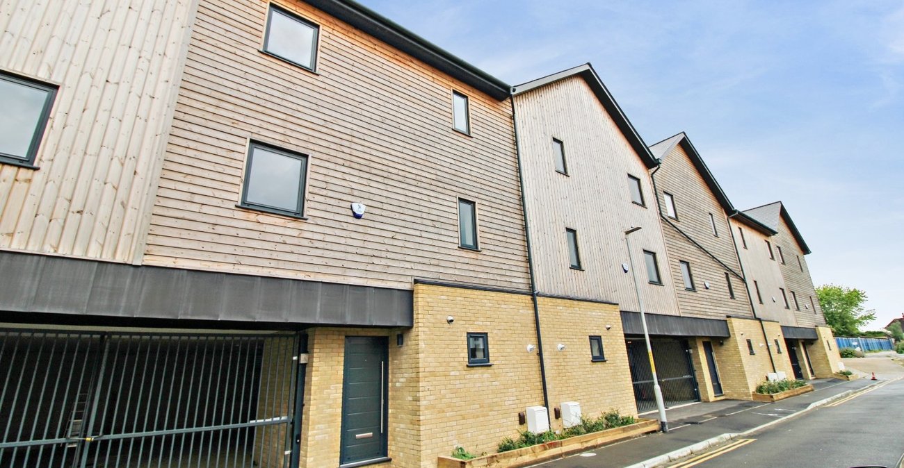 2 bedroom property to rent in Gravesend | Robinson Michael & Jackson