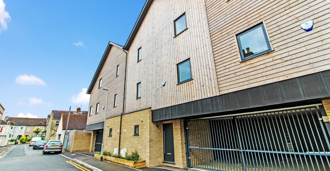 2 bedroom property to rent in Gravesend | Robinson Michael & Jackson