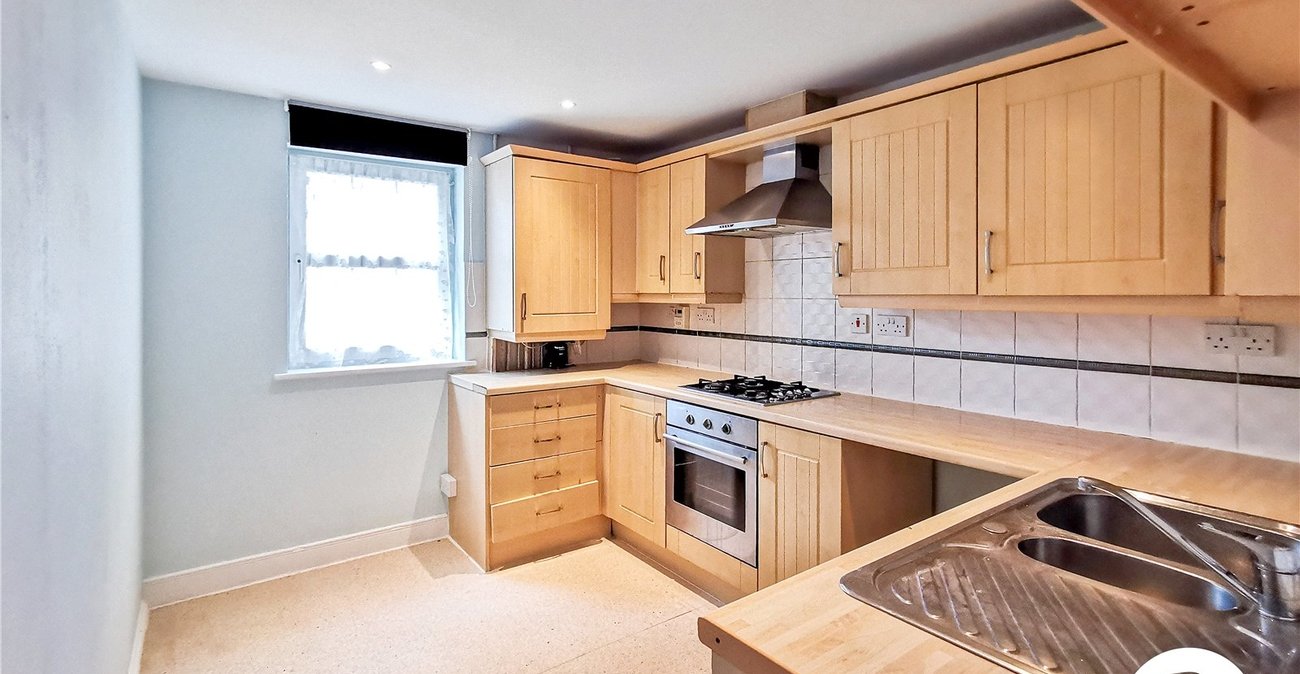 2 bedroom property to rent in London | 