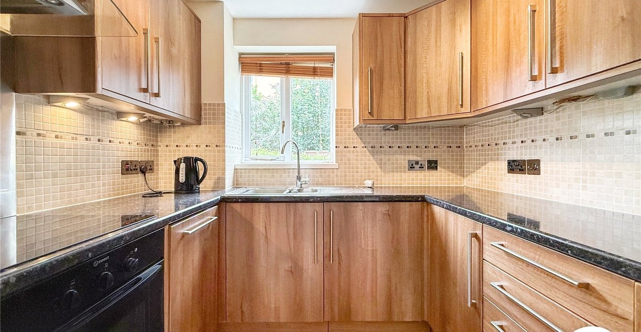 2 bedroom property to rent in London | Robinson Jackson