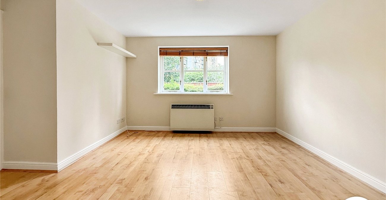 2 bedroom property to rent in London | Robinson Jackson