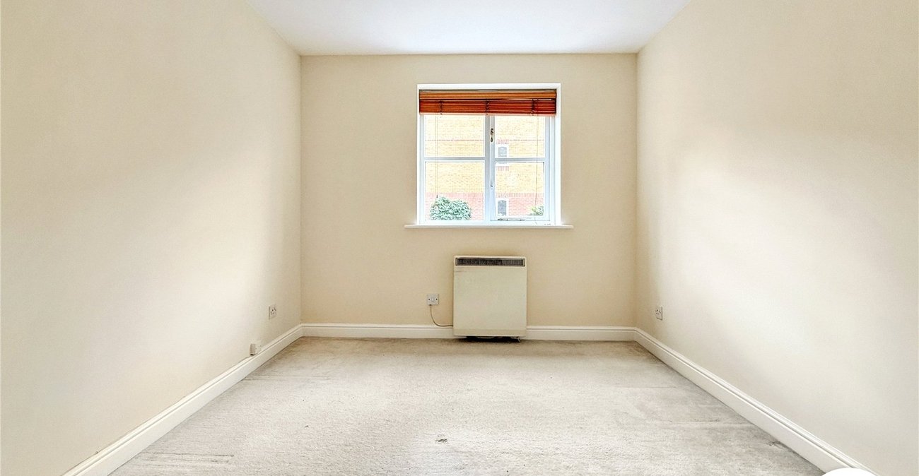 2 bedroom property to rent in London | Robinson Jackson