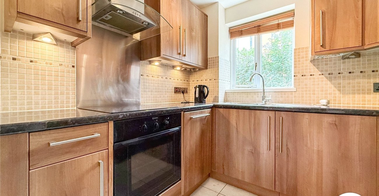 2 bedroom property to rent in London | Robinson Jackson