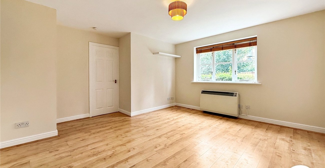 2 bedroom property to rent in London | Robinson Jackson